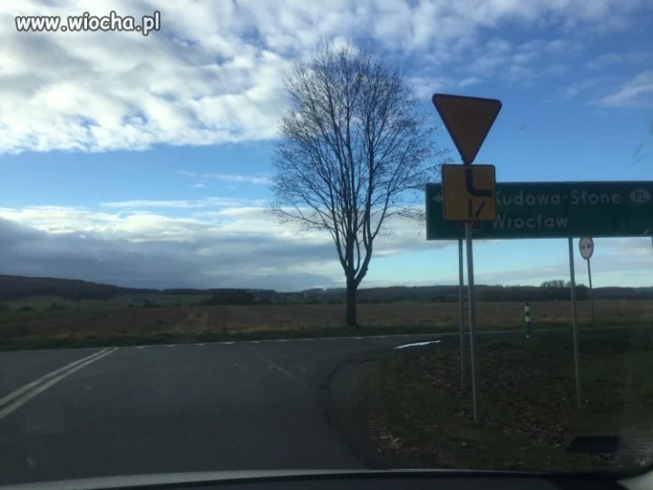 Drogowcy postawili znak