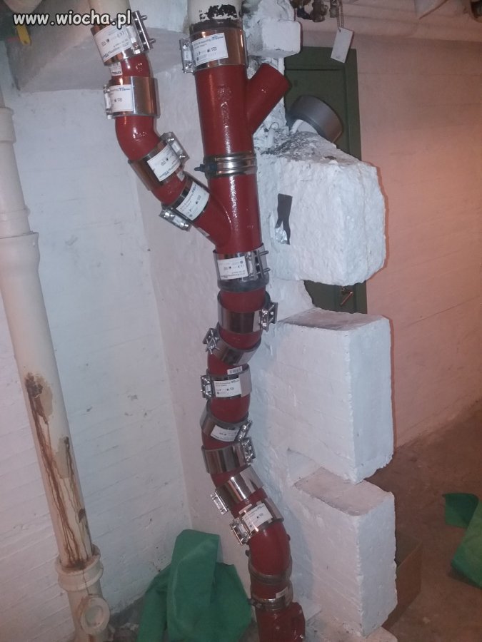 Kiedy hydraulik ma płacone za kolanko.