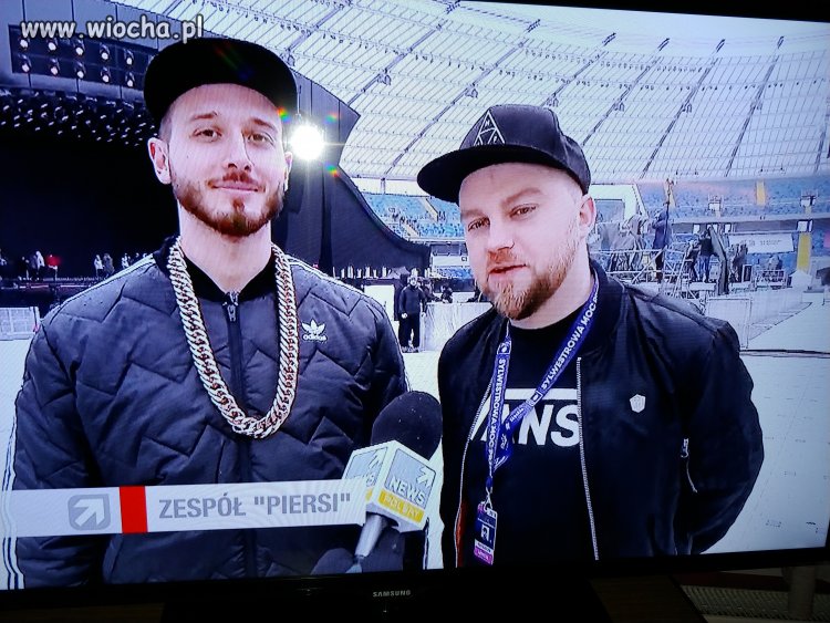 Rzetelni dziennikarze słonecznej telelewizji.