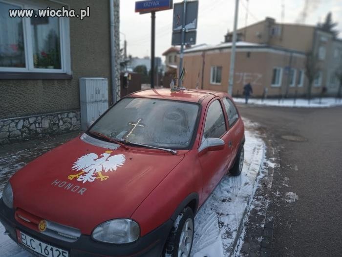 Samochód prawdziwego polaka patrioty.