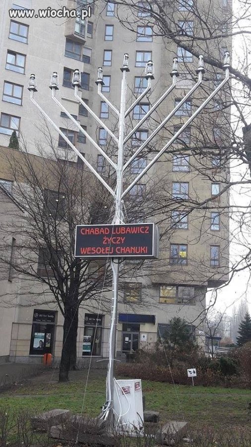 TAKI WIESZAK ZAINSTALOWANO NA RONDZIE 