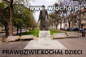 ...I za to stoi na cokole