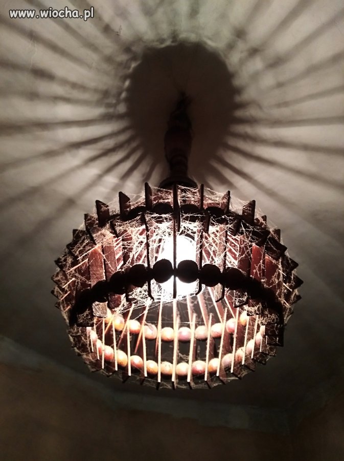 Prawie jak lampa z domu strachów 