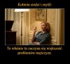 Kobieta siedzi i myśli...