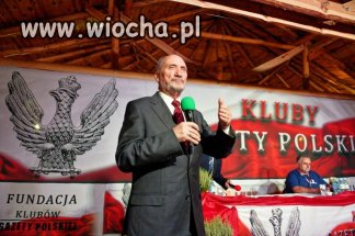 Antoni żyje daje pokazy na wioskach