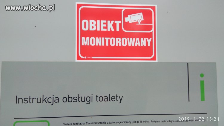 Monitoring w wc,wewnatrz toalety informacje 