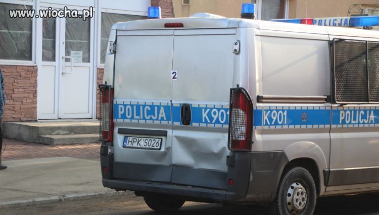 Dwóch policjantów ciężko rannych