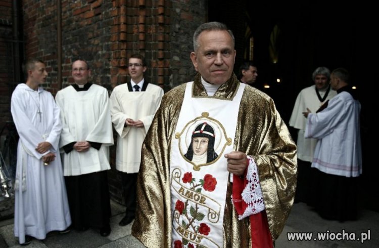 ,,złoty a skromny,,