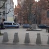Policja ochrania pomnik prałata w Gdańsku