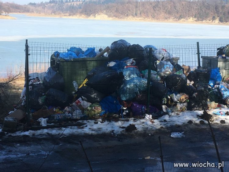 Ferie zimowe nad Jeziorem Solińskim - widok z domku