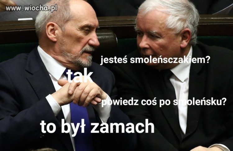 Kiedy sondaże w dół, jarkacz sięga po smoleńsk
