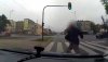 Pijany wbiegł na czerwonym świetle