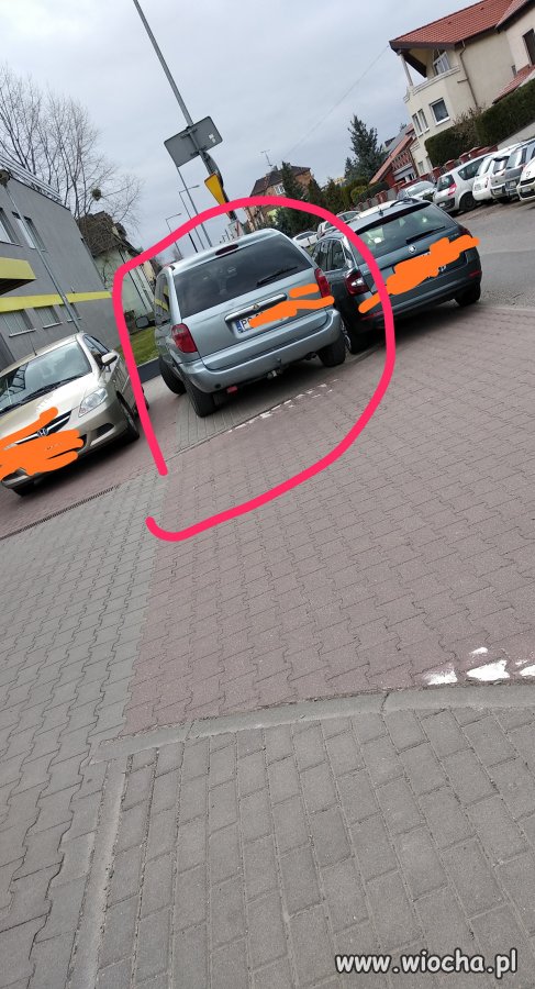 Parkowanie po Poznańsku byle by do biedry blisko..
