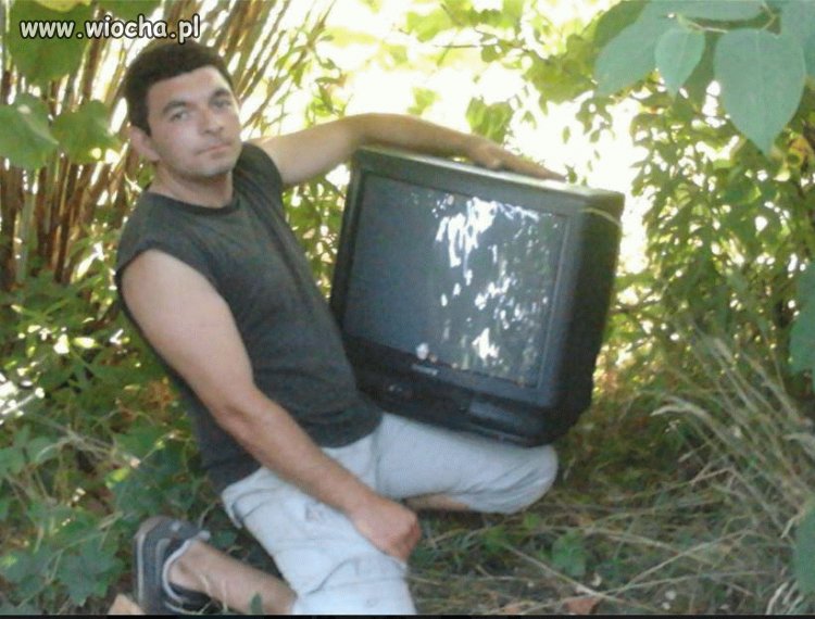 Na spacerze z telewizorem