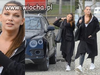 Robiła sobie foty z fanami przy wypasionej furce