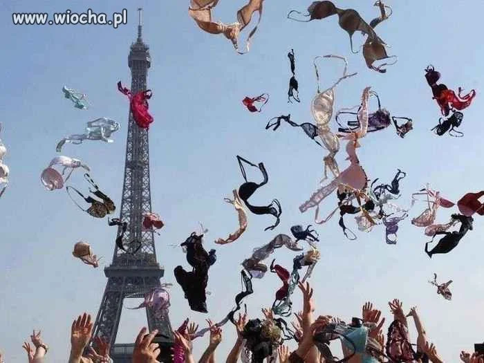 Co się dzieje w Paryżu?