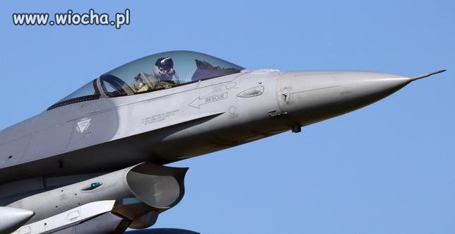 Holenderski pilot F-16 sam siebie ostrzelał