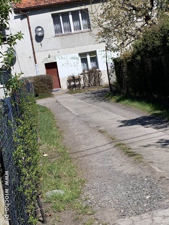 Ktoś komuś wisi
