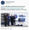 Odsłonięcie nowej nazwy na stojaku.