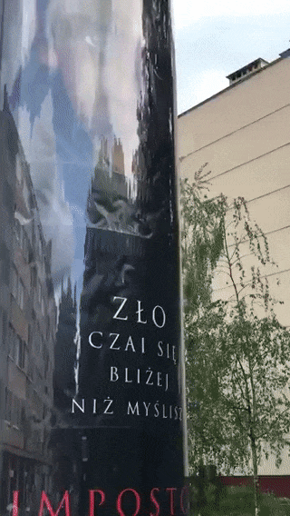 Właściwy plakat na właściwym miejscu