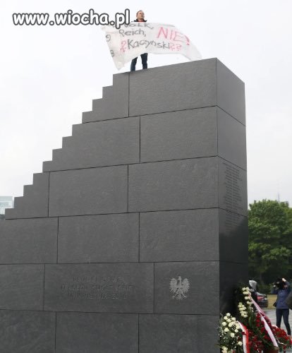 Sprofanował święty smoleńsk podczas miesiecznicy