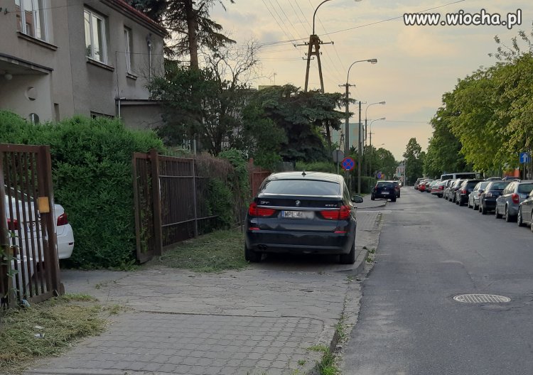 Mistrzowie parkowania na ul. Słowackiego w Płocku