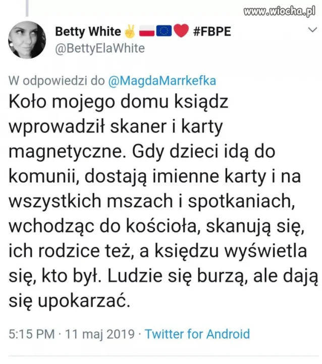 Ksiądz wprowadził karty i skaner
