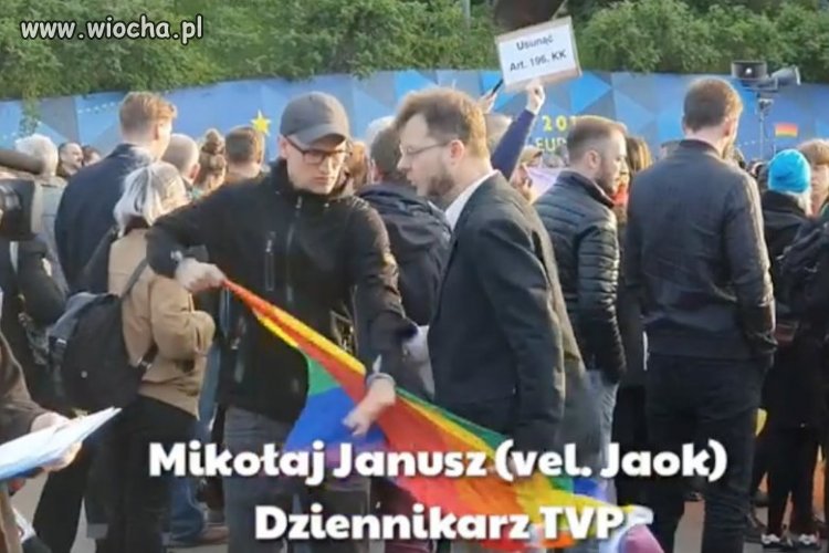 Tak się spodobała  że próbował ją zaiwanić 