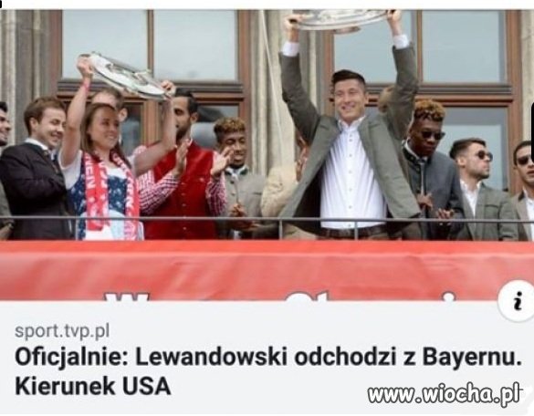 Tak, piłkarka GINA LEWANDOWSKI, stoi obok Roberta.