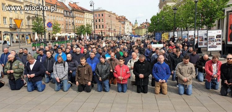 Dzisiaj w Warszawie. Męski różaniec