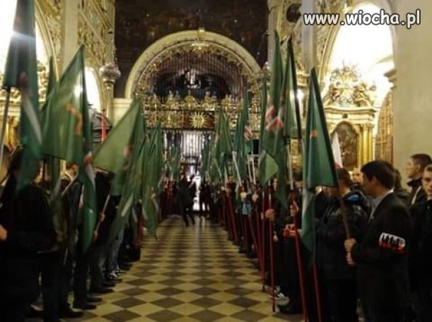 Przeszkadza Matka Boska z tęczą a nie przeszkadza to...