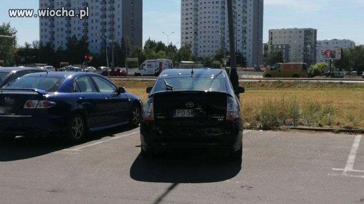 Parkowanie skośne opanowane do perfekcji...