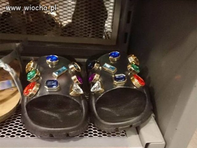 Thanosa klapki nieskończoności