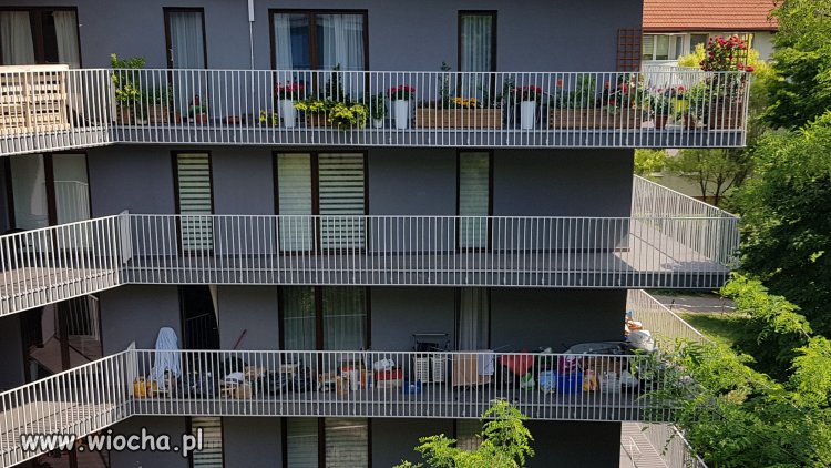 Dżesika stroi balkon