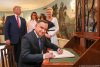 To co tygrysy lubią najbardziej...długopisy?