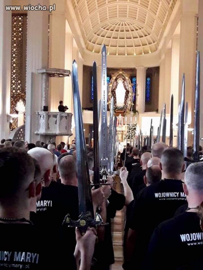 Napis na koszulkach powinien brzmieć