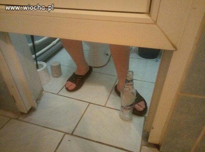 Zamknął się ze swoją drugą połówkæ