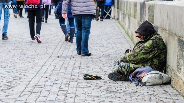 A przecież wstajemy z kolan.