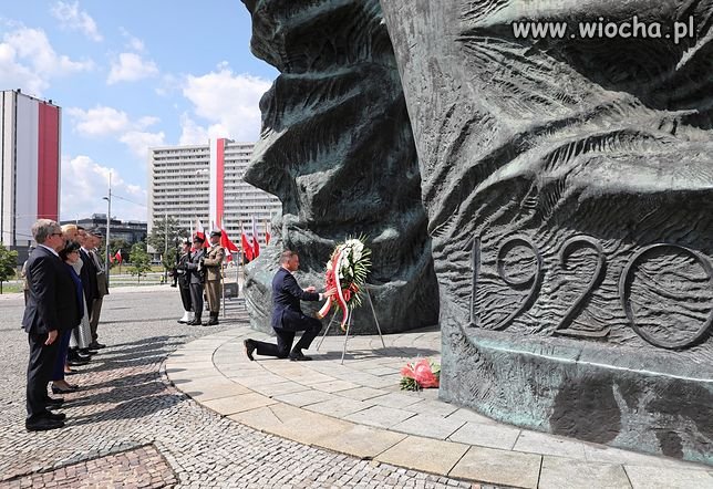 Andrzej Duda telemarkiem złożył wieniec