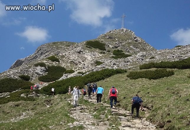 Mimo zakazu turyści wchodzą na Giewont
