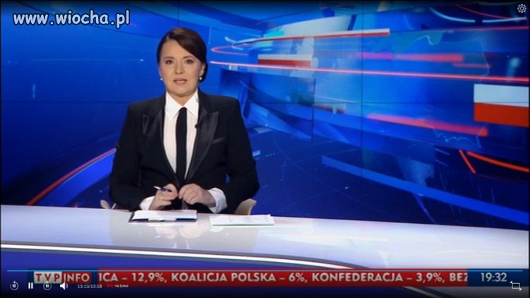 Kreacja na prezesa w partyjnym mundurze