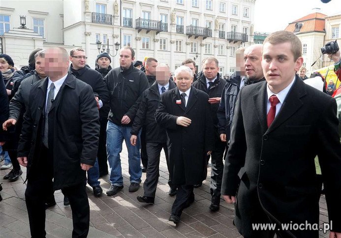 Skoro cały naród tak bardzo kocha Pana prezesa to po co mu ta ochrona?