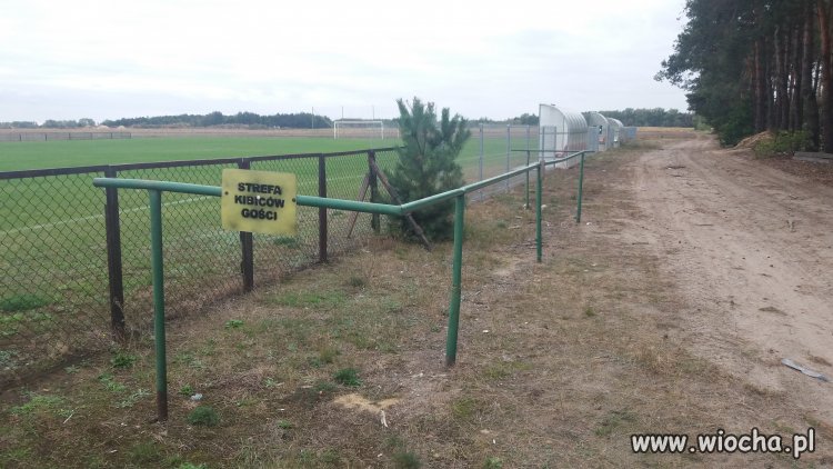 Trybuna gości w A-klasie
