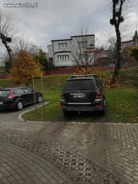Parkowanie pod UM Rydułtowy niby bogaty ale tępy