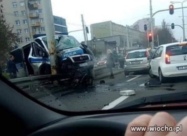 Słup wymusił pierwszeństwo 