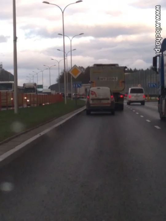 Kretyni w truckach
