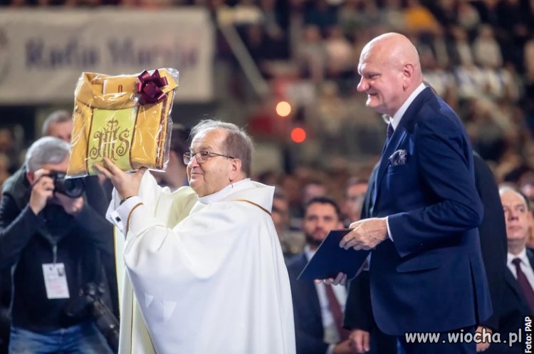 Członek KRRiT napisał książkę gloryfikującą Rydzyka.