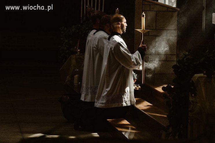 Sprzeciwili się pochówkowi abp. Paetza w katedrze. Zostali ukarani.