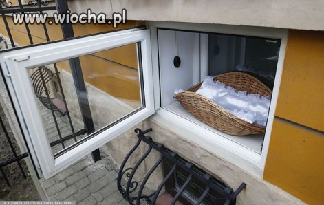 Jednak ludziom odwala, zostawił 3-latkę w oknie życia
