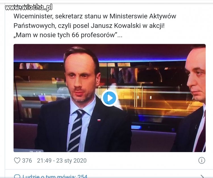 Prawacki gowniarz strzela focha